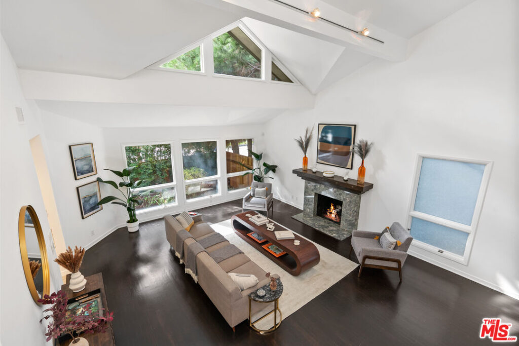 1156 S Carmelina Ave