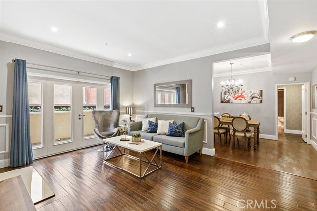 130 S Mentor AVE