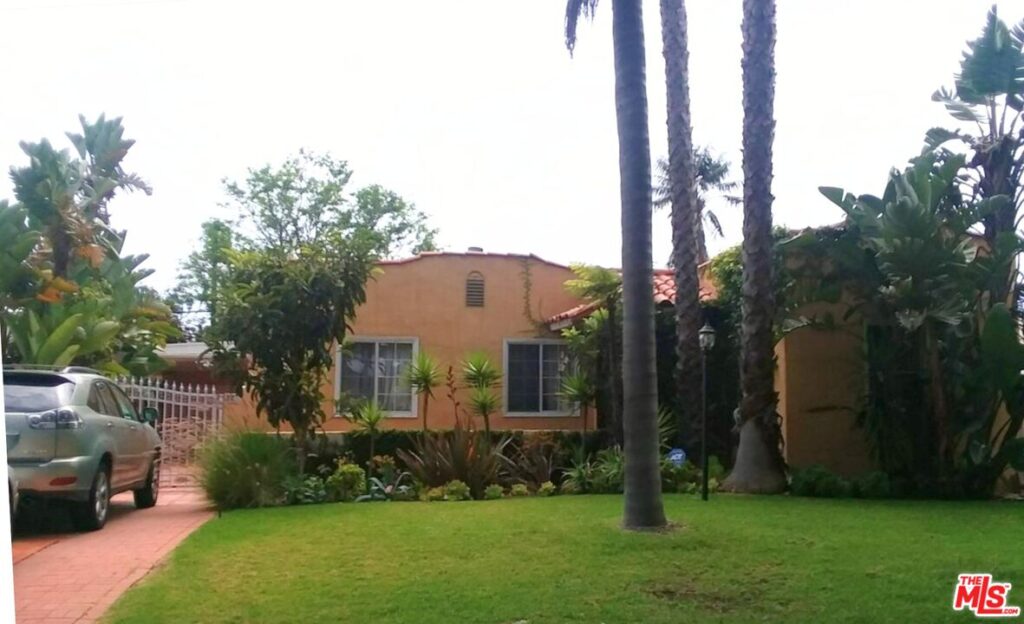 2234 Cloverfield Blvd