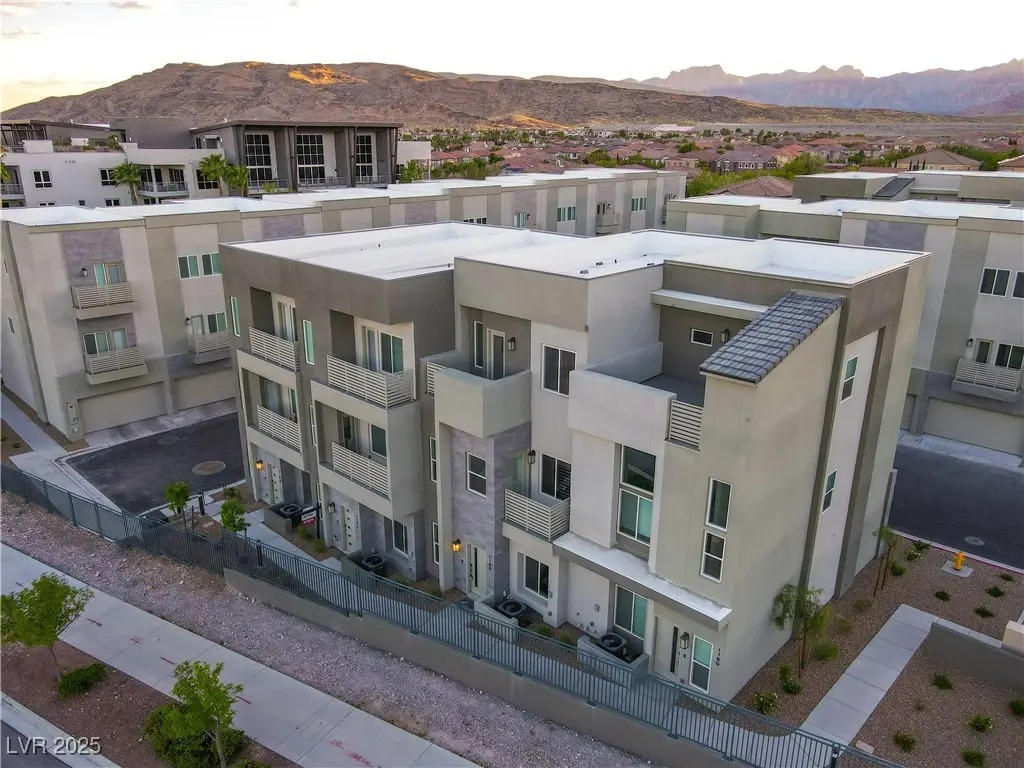 1157 Blossom Point St