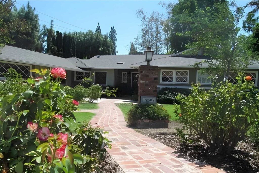 19302 Citronia Street Northridge, Ca. 91324