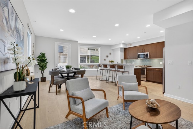  11912 Laurelwood Dr #101, Studio City, CA 91604